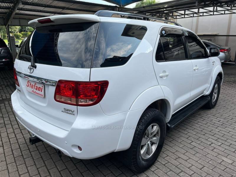 TOYOTA - HILUX SW4 - 2007/2008 - Branca - R$ 109.000,00