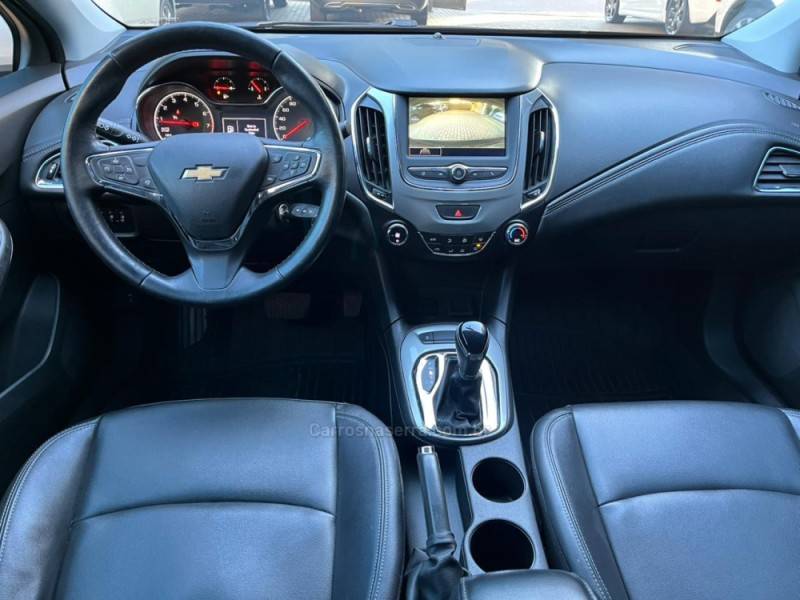 CHEVROLET - CRUZE - 2021/2022 - Preta - R$ 105.900,00