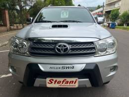 TOYOTA - HILUX SW4 - 2011/2011 - Prata - R$ 125.000,00
