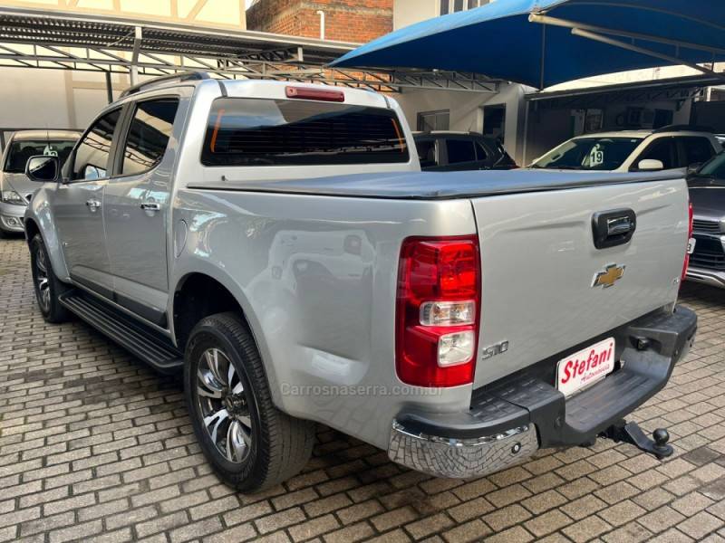 CHEVROLET - S10 - 2017/2018 - Prata - R$ 136.900,00