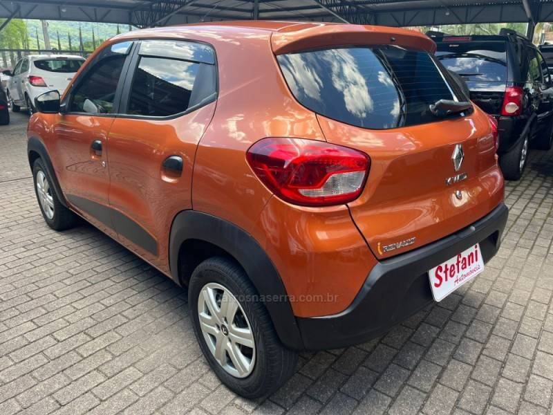 RENAULT - KWID - 2019/2020 - Laranja - R$ 35.500,00