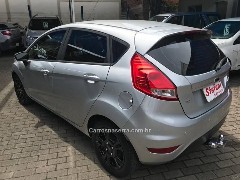 FORD - FIESTA - 2014/2015 - Prata - R$ 45.900,00