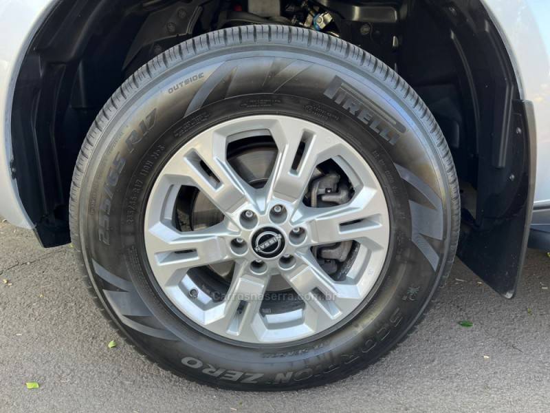 NISSAN - FRONTIER - 2023/2024 - Prata - R$ 215.000,00