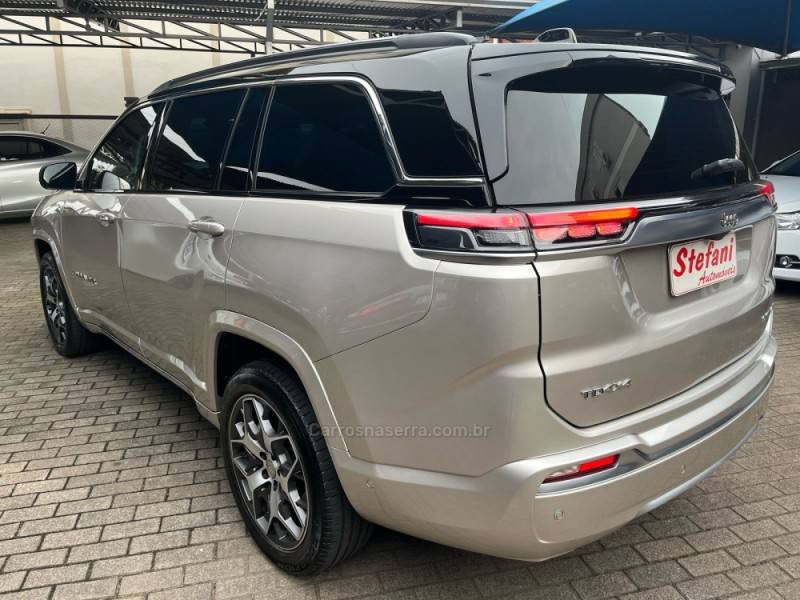 JEEP - COMMANDER - 2021/2022 - Dourada - R$ 193.000,00