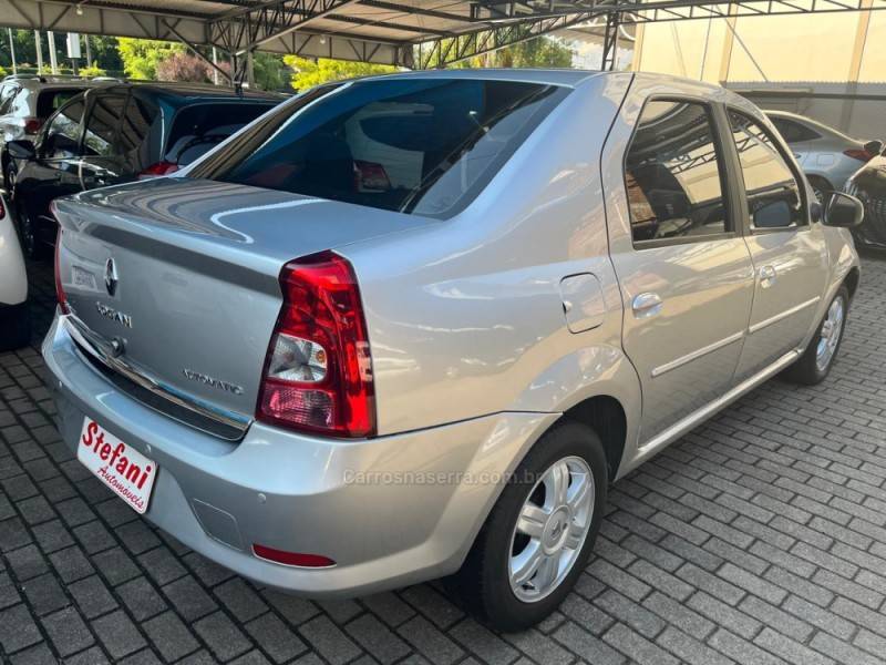 RENAULT - LOGAN - 2013/2013 - Prata - R$ 32.900,00