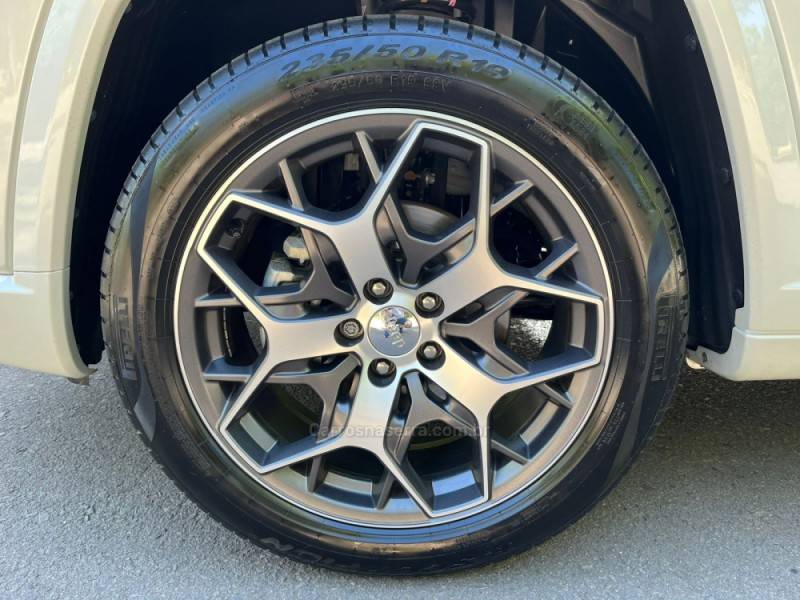 JEEP - COMMANDER - 2024/2025 - Branca - R$ 219.900,00