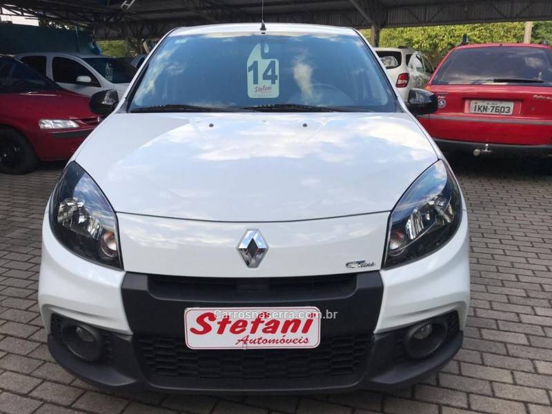 RENAULT - SANDERO - 2013/2014 - Branca - R$ 38.900,00