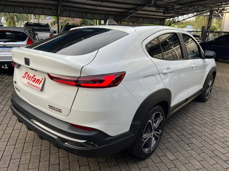 FIAT - FASTBACK - 2023/2024 - Branca - R$ 124.900,00