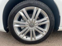 VOLKSWAGEN - GOLF - 2016/2017 - Branca - R$ 85.900,00