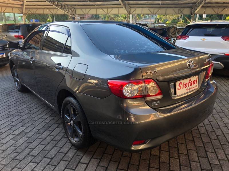 TOYOTA - COROLLA - 2013/2014 - Cinza - R$ 74.900,00