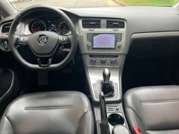 VOLKSWAGEN - GOLF - 2016/2017 - Branca - R$ 85.900,00